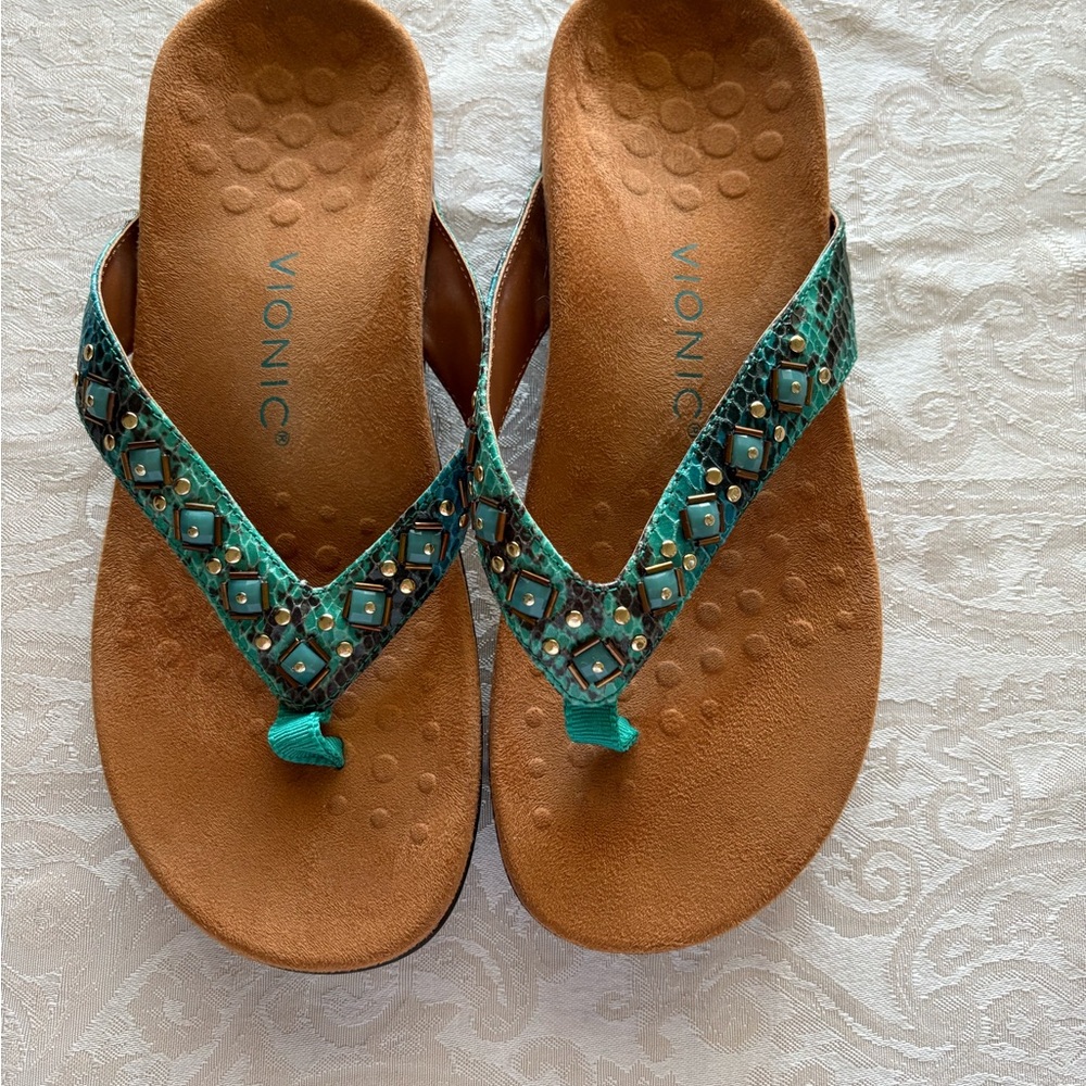 Vionic Women's Sandals with Turquoise Beading
Floriana